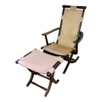 Fauteuil en cuir de style colonial et son ottoman