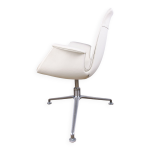 Fauteuil danois en cuir blanc et acier, modèle fk 6725 ou « tulip chair » par preben fabricius. Fauteuil danois en cuir blanc et acier, modèle fk 6725 ou « tulip chair » par preben fabricius.