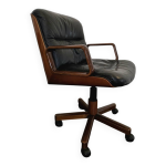 Fauteuil de direction kiruna par luigi vaghi (1975) cuir noir et tec Fauteuil de direction kiruna par luigi vaghi (1975) cuir noir et tec
