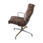 Fauteuil ea 216 de charles et ray eames