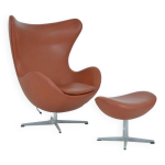 Fauteuil egg et son repose pied d arne jacobsen edit par fritz hansen.