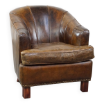 Fauteuil lgant au design unique et aux belles finitions, en cuir