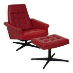 Fauteuil pivotant et repose pied en simili cuir rouge par up zavody 1970
