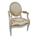 Fauteuil à la reine cabriolet style louis xvi à médaillon décorée Fauteuil à la reine cabriolet style louis xvi à médaillon décorée
