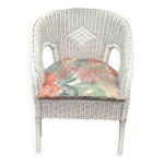 Fauteuil en rotin blanc avec assez vintage