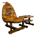 Fauteuil et table d'appoint en cuir rapiécé de style brésilien brutaliste des années 60 Fauteuil et table d'appoint en cuir rapiécé de style brésilien brutaliste des années 60