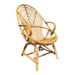 Fauteuil vintage en rotin de forme ovode.