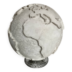 Globe en pltre space age en relief 1960 xxl