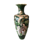 Grand vase en porcelaine asiatique de couleur vert et dore motif geisha