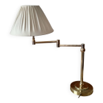 Grande lampe en laiton doré avec un bras mobile - lampe de bureau réglable Grande lampe en laiton doré avec un bras mobile - lampe de bureau réglable