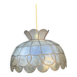 Grande suspension abat - jour nacre et laiton Grande suspension abat - jour nacre et laiton