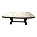 Grande table basse en marbre crème, piètement en bois de merisier massif Grande table basse en marbre crème, piètement en bois de merisier massif