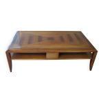 Grande table basse - teinte merisier - bois massif - motifs papillons Grande table basse - teinte merisier - bois massif - motifs papillons