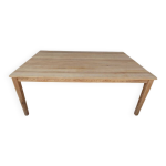 Grande table en bois naturel à plateau rectangulaire support par des pieds Grande table en bois naturel à plateau rectangulaire support par des pieds