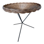Gueridon vintage en osier tress� pietement tripode en m�tal noir 1960