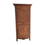 Homme debout, armoire en chne massif