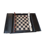 Jeu d'échecs des années avec plateau en laque noir et ivoire Jeu d'échecs des années avec plateau en laque noir et ivoire