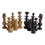 Jeu d checs vintage fin xixe - dbut xxe sicle en bois tourn sculpt, 9 cm