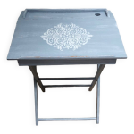 Joli pupitre / bureau d enfant en bois