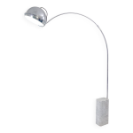 Lampadaire arc en marbre et métal chromé, années 1970 Lampadaire arc en marbre et métal chromé, années 1970