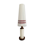 Lampadaire blanc ann�es 60, �clairage int�gr� au pied et � l'abat - jour, �tiquette d'origine encore ...