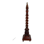 Important lampadaire colonne victorienne torsad�e en noyer massif, c. 1900