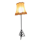 Lampadaire en fer noir torsadé pied tripode à volutes 1950 / 1960 Lampadaire en fer noir torsadé pied tripode à volutes 1950 / 1960