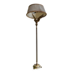 Lampadaire en laiton doré tête d'aigle et abat - jour beige à frange Lampadaire en laiton doré tête d'aigle et abat - jour beige à frange