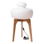 Lampadaire space age, abat - jour en verre blanc, base en bois, annes 1960