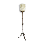 Lampadaire vintage fer forg� et martel� opaline