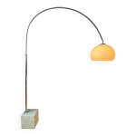 Lampadaire vintage guzzini space age en forme d'arc avec abat - jour champignon blanc et base en marbre ... Lampadaire vintage guzzini space age en forme d'arc avec abat - jour champignon blanc et base en marbre ...