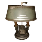 Lampe bouillotte des années 1930 en tôle et réveil intégré Lampe bouillotte des années 1930 en tôle et réveil intégré