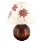 Lampe boule en bois fonc�, abat jour avec feuilles d'erable