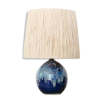 Lampe en cramique signe, abat - jour en raphia, annes 70