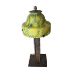 Lampe fer forg et martel 1900 a30 avec tulipe pate verre , jaune et vert 34x16