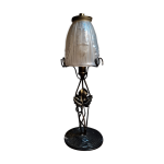 Lampe fer forgé noir avec patine or avec tulipe moulé 1920 Lampe fer forgé noir avec patine or avec tulipe moulé 1920