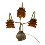 Lampe en laiton et pte de verre formant des fleurs