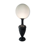 Lampe métal atypique style medieval globe opaline Lampe métal atypique style medieval globe opaline