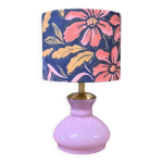 Lampe à poser, pied globe en verre rose, abat - jour fleuri Lampe à poser, pied globe en verre rose, abat - jour fleuri