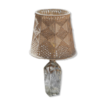 Lampe  poser, pied en verre et abat - jour en crochet annes 70