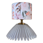 Lampe  poser, pied en verre et abat - jour fleuri