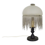 Lampe de table, lampe de chevet, pied m�tal argent�, globe et perles
