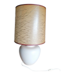 Lampe � poser vintage en c�ramique et abat - jour dor�.