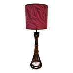 Lampe vintage en rotin tress avec abat - jour fuchsia  motifs feuillags
