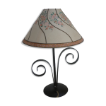 Lampe avec volutes en fer forge et abat - jour ancien Lampe avec volutes en fer forge et abat - jour ancien