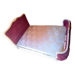 Lit baroque en velour rouge