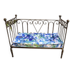 Lit en fer forg et matelas en laine bleute