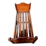 Lit de poup�e ancien en bois vernis