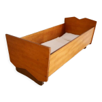 Lit de poupe en bois