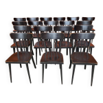 Lot de 18 chaises bistrot bois courbé patinées 60s Lot de 18 chaises bistrot bois courbé patinées 60s
